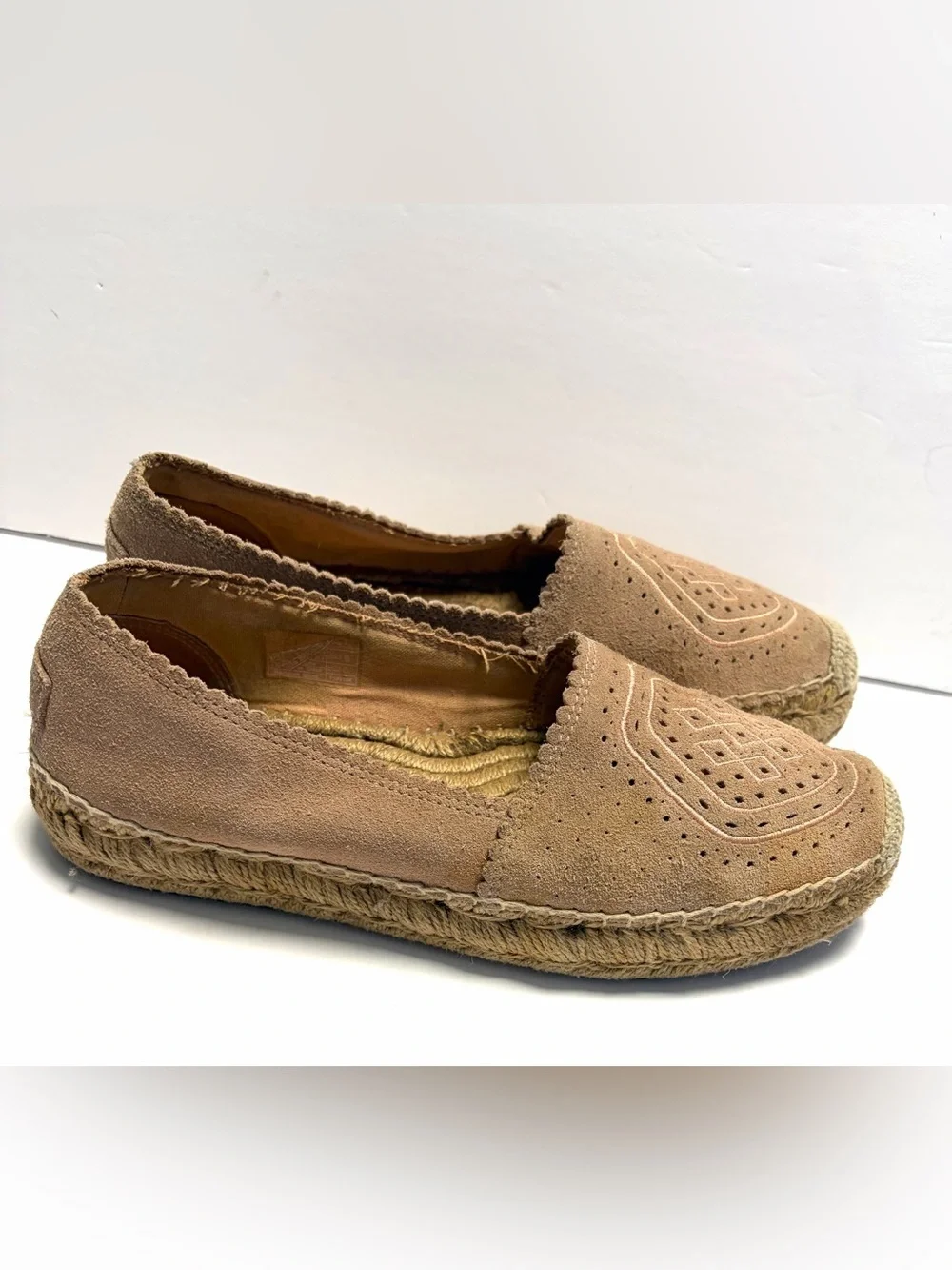 UGG stylish comfortable